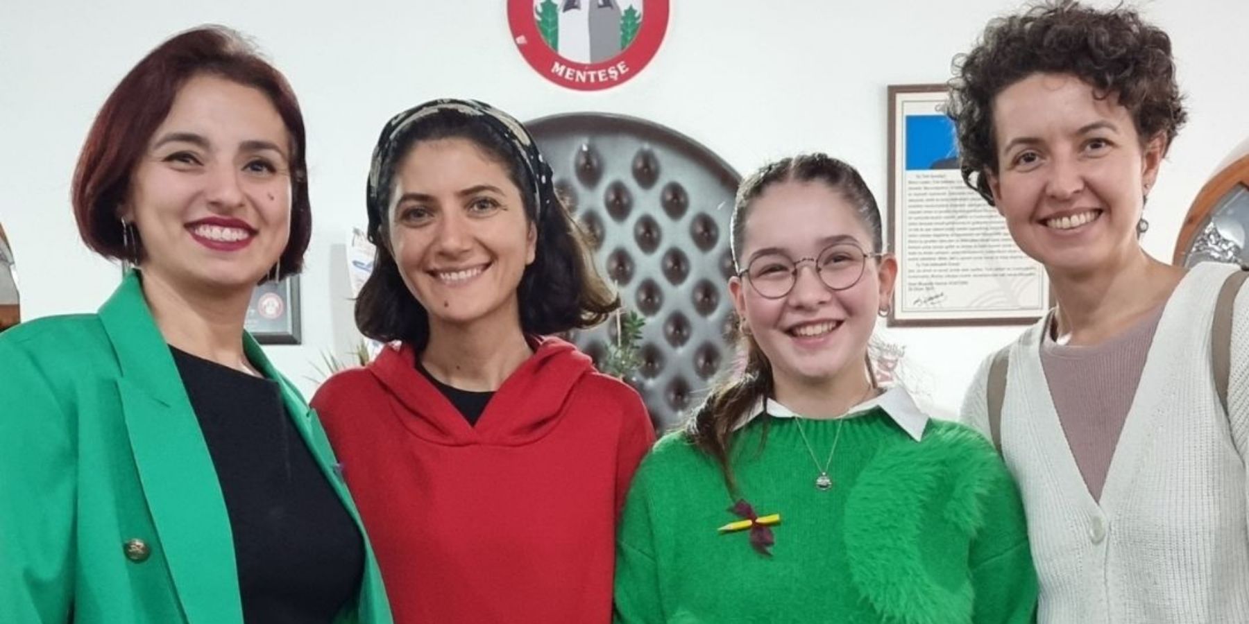 9. SINIF ÖĞRENCİSİ, RESİM SERGİSİNDEN ELDE ETTİĞİ GELİR İLE EĞİTİM BURSLARINA KATKI SAĞLADI