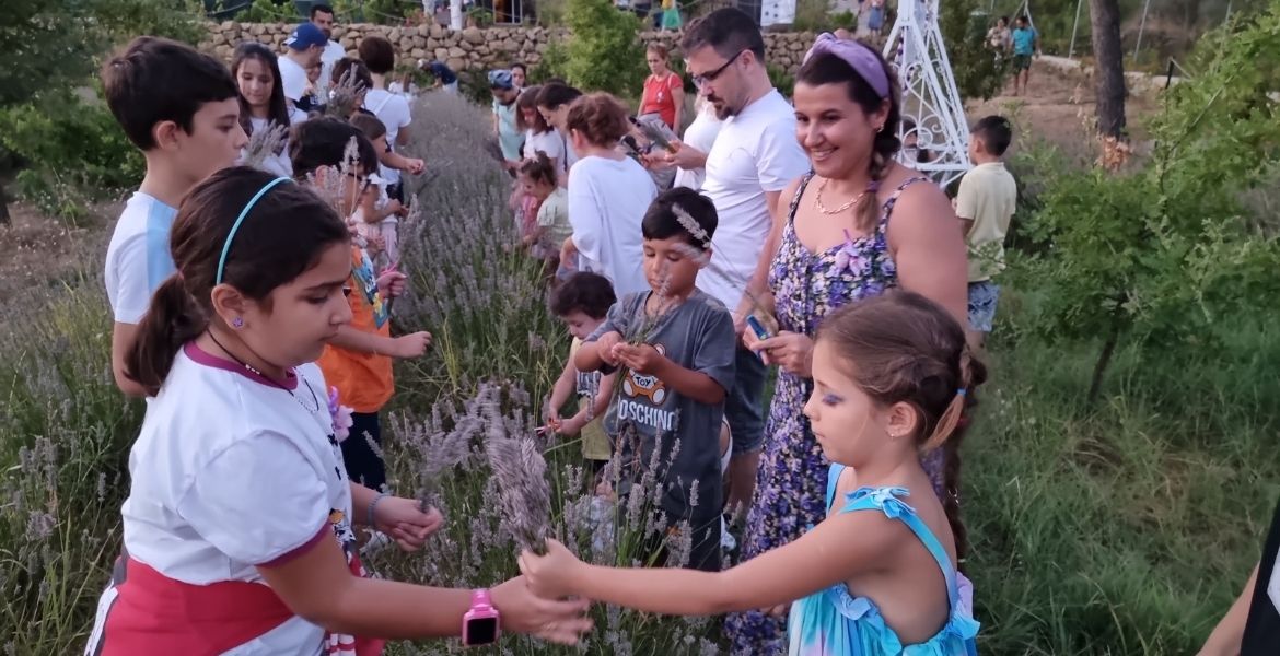 EGET LAVANTA HASAT ŞENLİĞİ, TARIMIN VE KÜLTÜRÜN BULUŞMASI OLDU