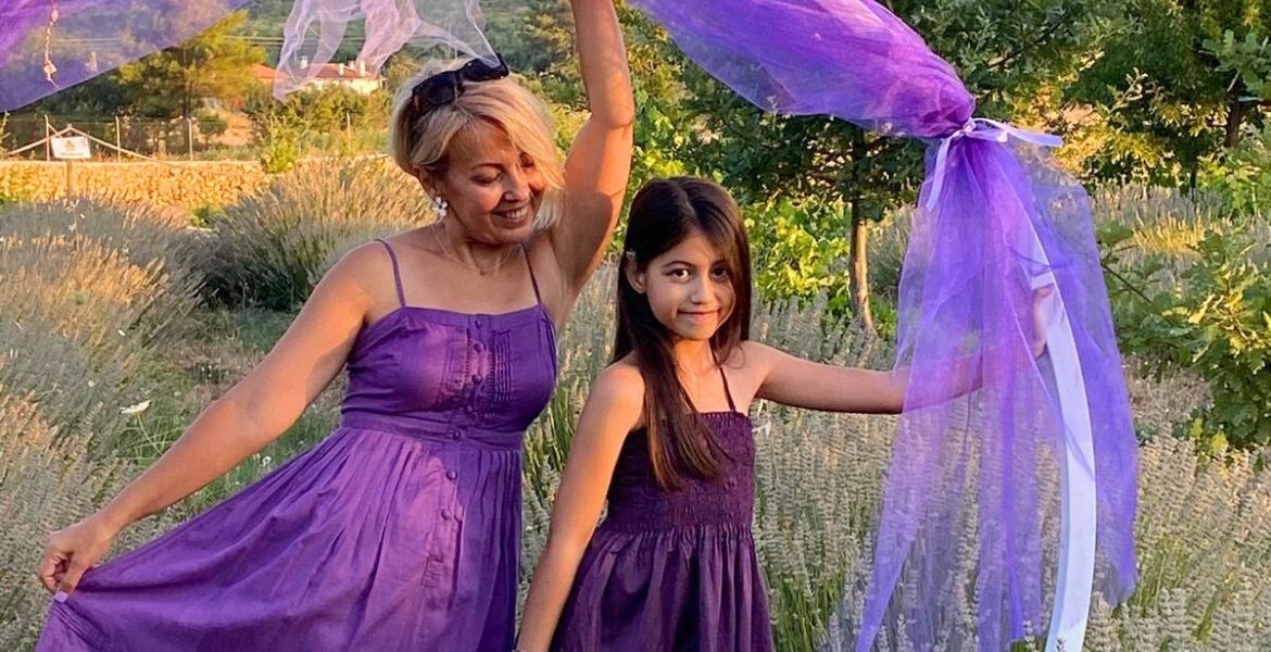 ÖĞRENCİLERE BURS OLAN LAVANTALAR HASAT EDİLDİ-HÜRRİYET GAZETESİ